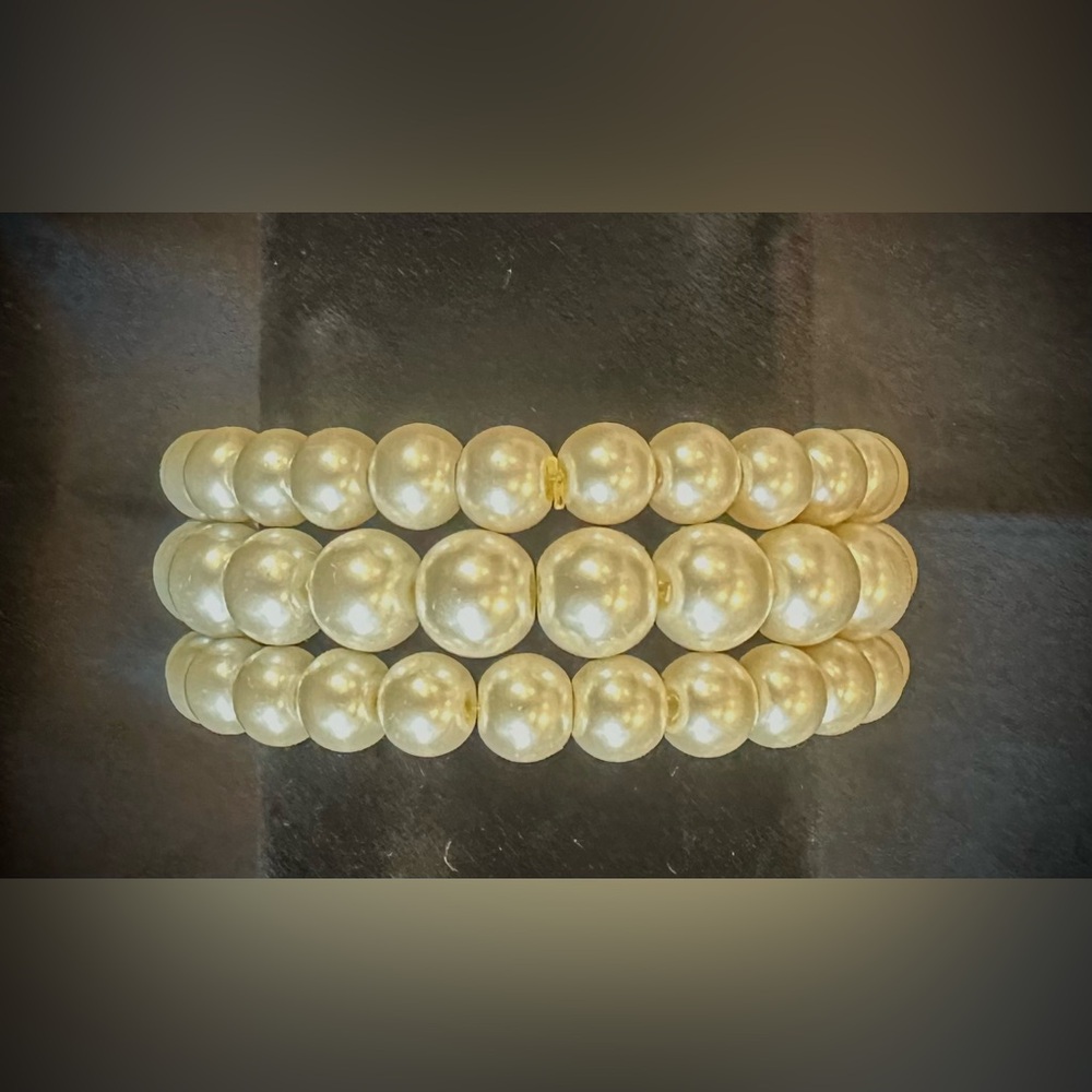 Elegant Cream Pearl Bracelet